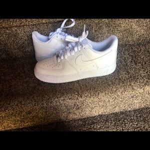 Men’s 7.5 all white NIKE air force ones.